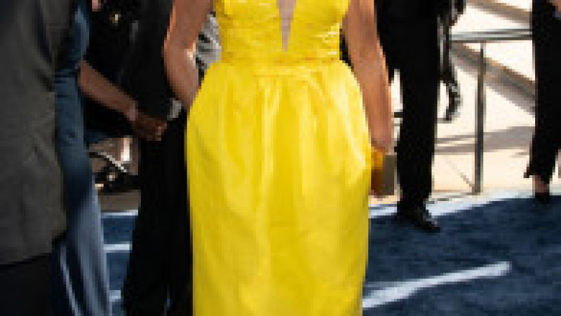 Brooke Shields a apărut la Tony Awards în rochie de seară și crocși. Foto: Profimedia | Poza 1 din 6