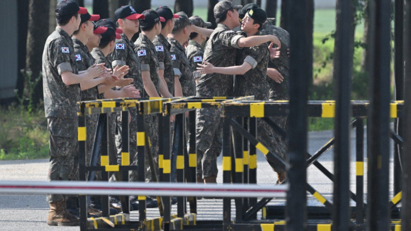 Jin și-a încheiat stagiul militar obligatoriu. Sursa foto: Profimedia Images
