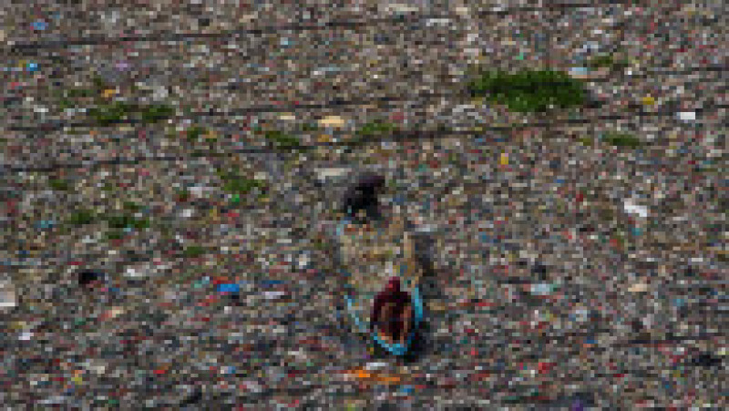 Locuitorii și oficialii din orașul Bandung din Java de Vest, Indonezia, s-au apucat de curățarea râului Citarum. Foto: Profimedia | Poza 5 din 8