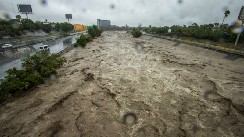 Furtuna tropicală Alberto s-a dezlănțuit în nordul Mexicului. Ploaia abundentă a provocat inundații și alunecări de teren. FOTO: Profimedia Images