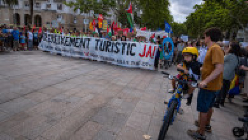 Mii de persoane au ieșit în stradă și au manifestat la Barcelona împotriva turismului excesiv. FOTO: Profimedia Images | Poza 9 din 10