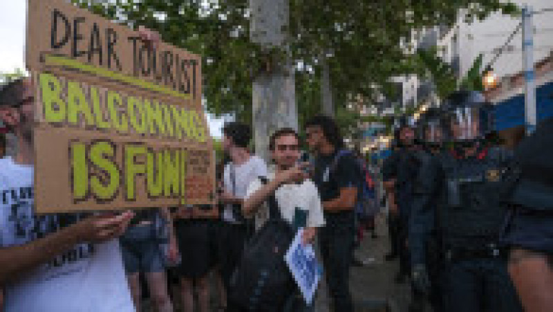 Mii de persoane au ieșit în stradă și au manifestat la Barcelona împotriva turismului excesiv. FOTO: Profimedia Images | Poza 6 din 10