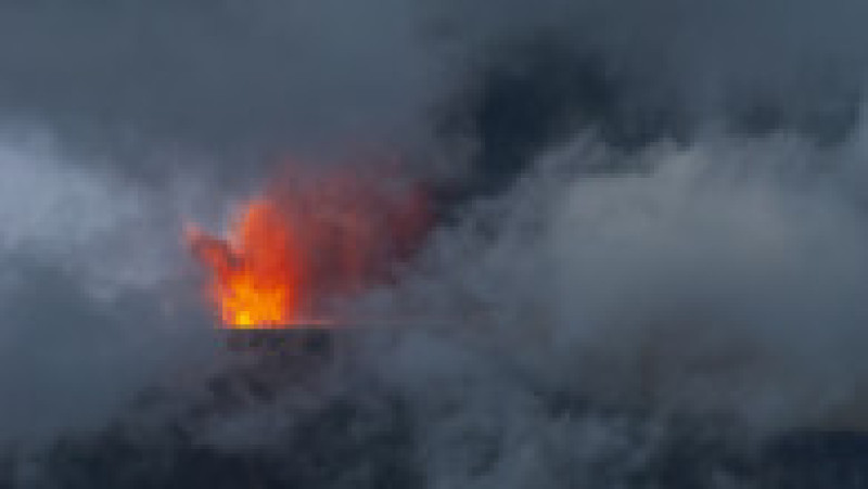 Pista aeroportului din Catania și străzile din Sicilia au fost acoperite de cenușă. FOTO: Profimedia Images | Poza 11 din 13