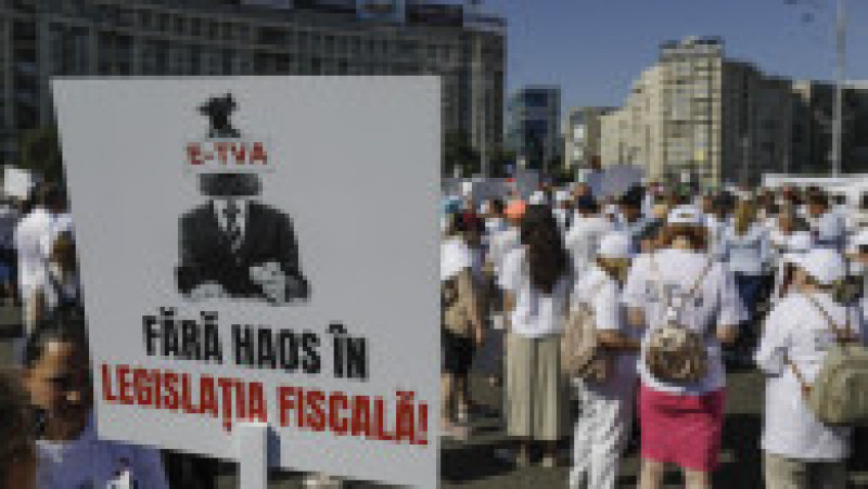 Contabilii și antreprenorii au protestat în stradă față de modificările la legislația fiscală. Foto: INQUAM Photos / Octav Ganea | Poza 6 din 8