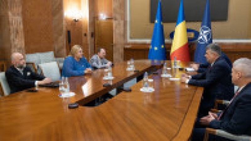 Europarlamentarul Diana Șoșoacă și partidul ei - SOS România, la discuții cu premierul Marcel Ciolacu. Foto: Guvern | Poza 4 din 7