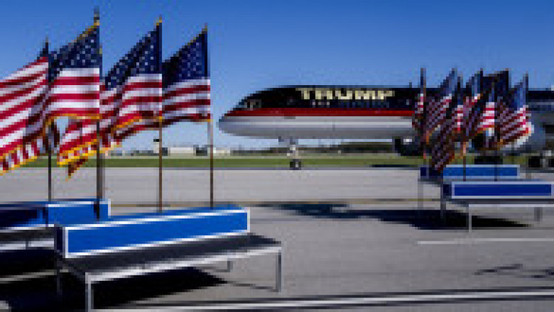 Trump s-a lăudat cu avionul lui chiar și pe platforma sa online, Truth Social, susținând că aeronava sa e mai bună decât cea a lui Joe Biden. Foto: Profimedia Images | Poza 2 din 12