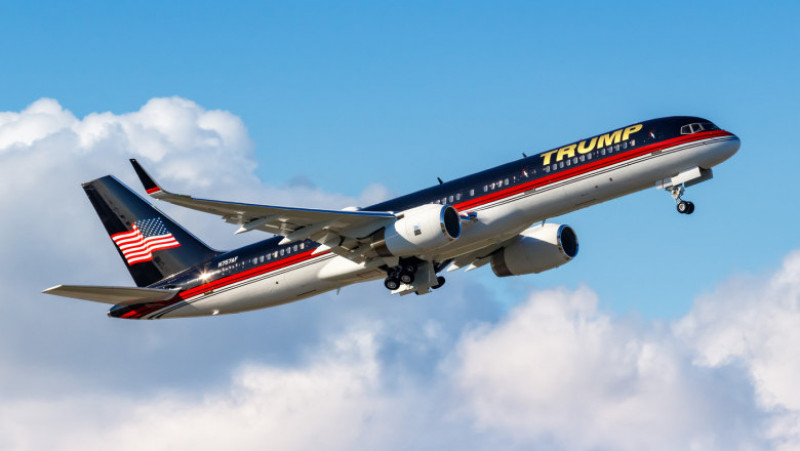 Avionul privat al lui Donald Trump este un Boeing 757-200 din anii '90 descris de experții în aviației drept „un autobuz de mâna a doua”. Foto: Profimedia Images