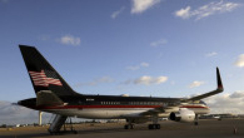 Trump a înlocuit litera T pictată pe coada avionului său cu steagul american. Foto: Profimedia Images | Poza 3 din 12