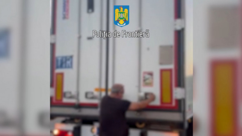 Migranți ascunși într-un camion cu pâine congelată. Sursa foto: Poliția de Frontieră