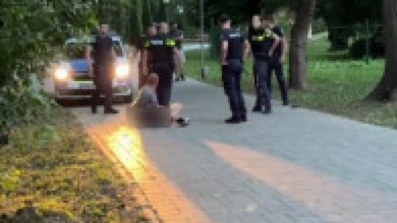 Un bărbat a amenințat cu pistolul oameni aflați în Grădina Romei din Satu Mare. Sursa foto: PresaSM | Poza 2 din 4