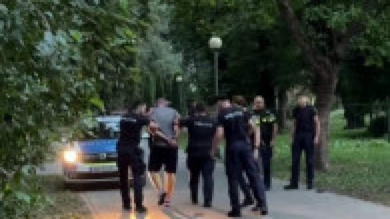 Un bărbat a amenințat cu pistolul oameni aflați în Grădina Romei din Satu Mare. Sursa foto: PresaSM | Poza 3 din 4