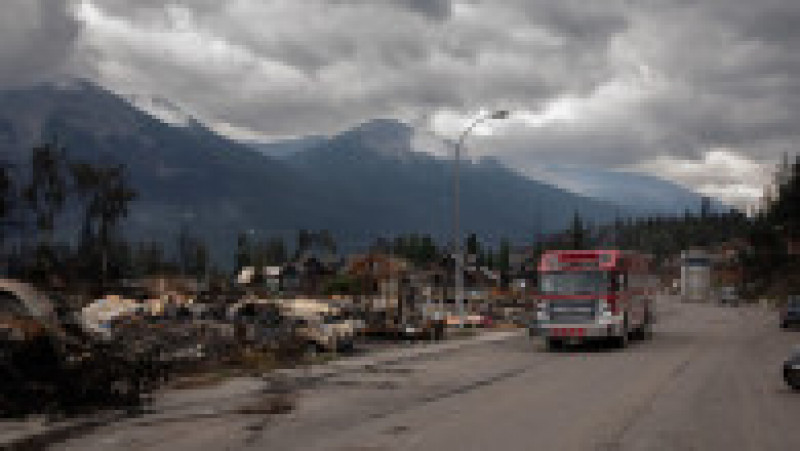 În jur de 25.000 de oameni din regiunea Alberta au fost evacuați din cauza incendiilor. Foto: Profimedia Images | Poza 12 din 17