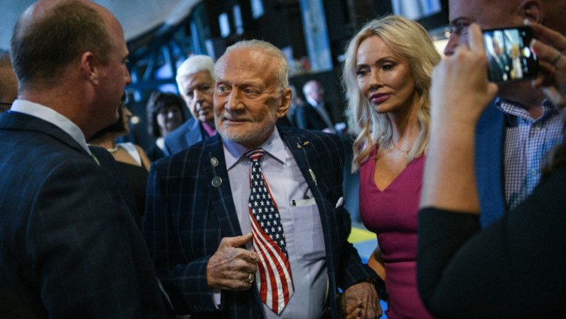 Buzz Aldrin și Anca Faur la un eveniment legat de aselenizarea misiunii Apollo 11. Foto: Profimedia