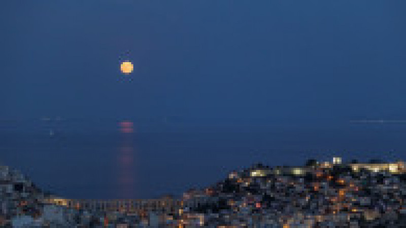 Luna albastră la Kavala. Foto: Profimedia | Poza 1 din 10