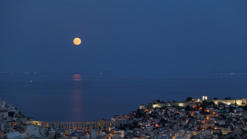 Luna albastră la Kavala. Foto: Profimedia