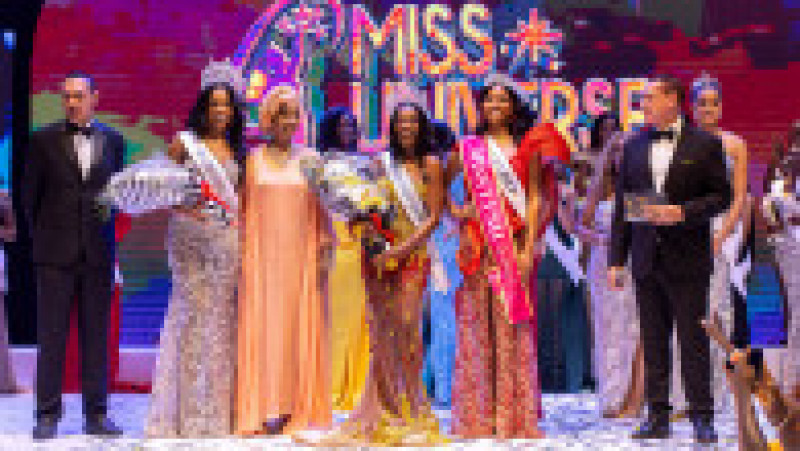 Chidimma Adetshina s-a înscris la Miss Africa de Sud, acolo unde originile ei au stârnit controverse xenofobe aprinse, care au determinat-o ulterior să se retragă din competiţie. Sursa foto: Profimedia Images | Poza 3 din 4