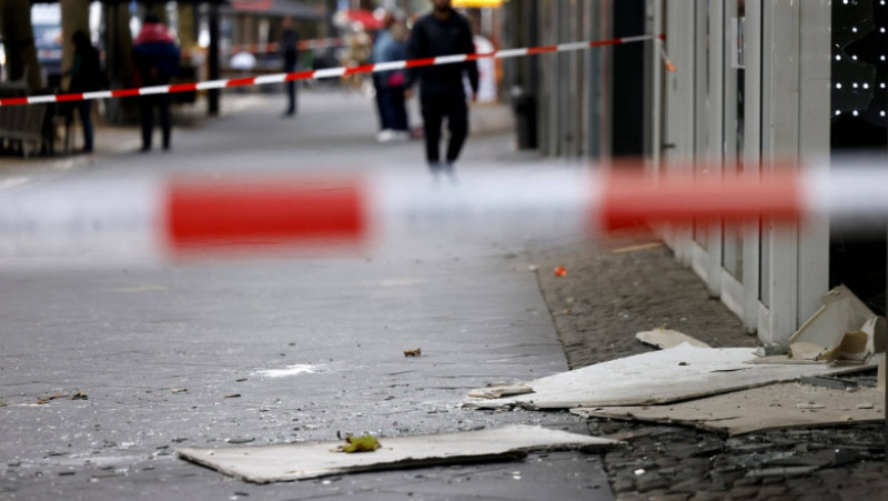 Poliția landului Renania de Nord-Westfalia a declarat că un drum între două locații centrale din Köln, Rudolfplatz și Friesenplatz, a fost închis. Foto: Profimedia Images