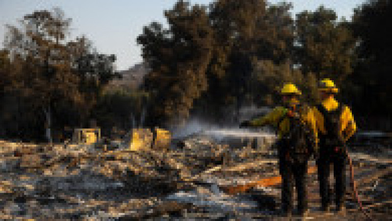 Peste 5.700 de persoane au fost mobilizate pentru a lupta împotriva celor trei incendii care fac ravagii în California. Sursa foto: Profimedia Images | Poza 17 din 19