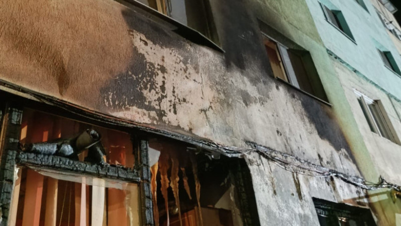 Atac în stil mafiot în localitatea Codlea din județul Brașov: o mașină a fost incendiat în miez de noapte. Foto: ISU Brașov
