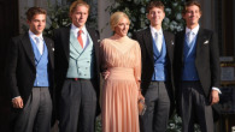 După două amânări anterioare, prințesa în vârstă de 41 de ani s-a căsătorit cu avocatul de la Hollywood, în vârstă de 34 de ani, într-o ceremonie fastuoasă la Catedrala Mitropolitană din Atena, aceeași biserică în care părinții ei, Regele Constantin și Regina Anne-Marie, s-au căsătorit pe 18 septembrie 1964. Sursa foto: Profimedia Images | Poza 3 din 8