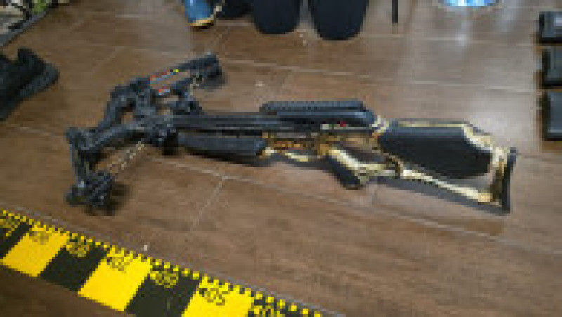 Se fac percheziții de amploare în toată țara, fiind vizate mai multe persoane care au cumpărat ilegal arme de pe internet, prin intermediul unei firme din afara țării. Foto: Poliția Română | Poza 9 din 19