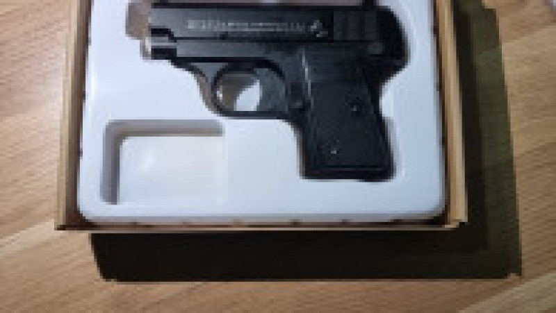 Se fac percheziții de amploare în toată țara, fiind vizate mai multe persoane care au cumpărat ilegal arme de pe internet, prin intermediul unei firme din afara țării. Foto: Poliția Română | Poza 3 din 19