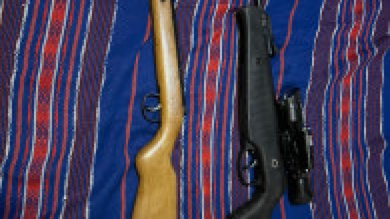 Se fac percheziții de amploare în toată țara, fiind vizate mai multe persoane care au cumpărat ilegal arme de pe internet, prin intermediul unei firme din afara țării. Foto: Poliția Română | Poza 11 din 19