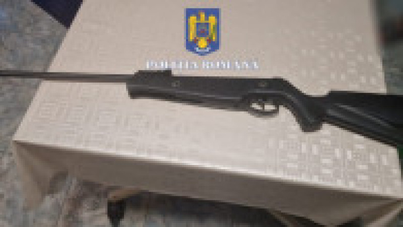 Se fac percheziții de amploare în toată țara, fiind vizate mai multe persoane care au cumpărat ilegal arme de pe internet, prin intermediul unei firme din afara țării. Foto: Poliția Română | Poza 13 din 19