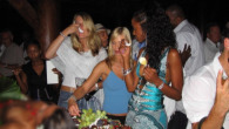 Petrecere „White Party” din 2004, organizată de „P. Diddy”. Foto: Profimedia | Poza 2 din 5