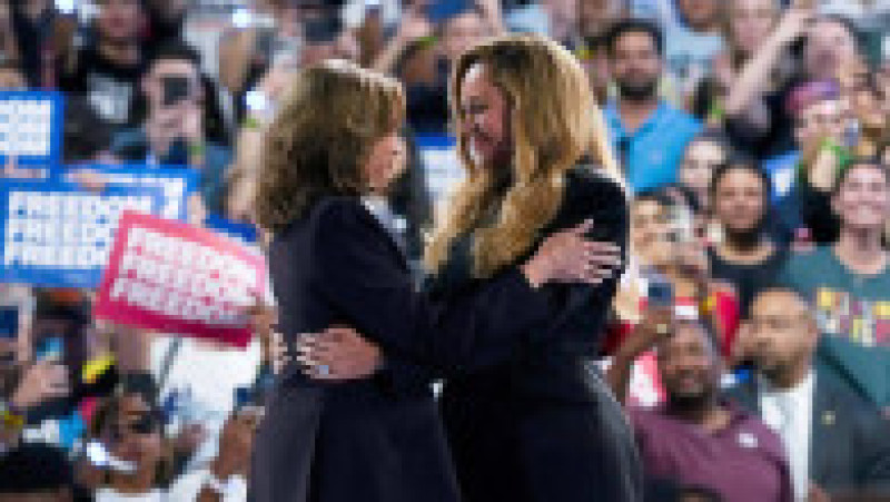 Superstarul Beyoncé a urcat pe scenă la un miting al Kamalei Harris în Houston. Foto: Profimedia | Poza 11 din 14