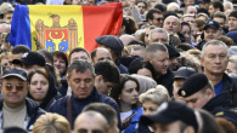 Cozi la secțiile de votare din Moscova pentru alegerile prezidențiale din Republica Moldova și referendumul pro-UE Foto: Profimedia | Poza 5 din 5