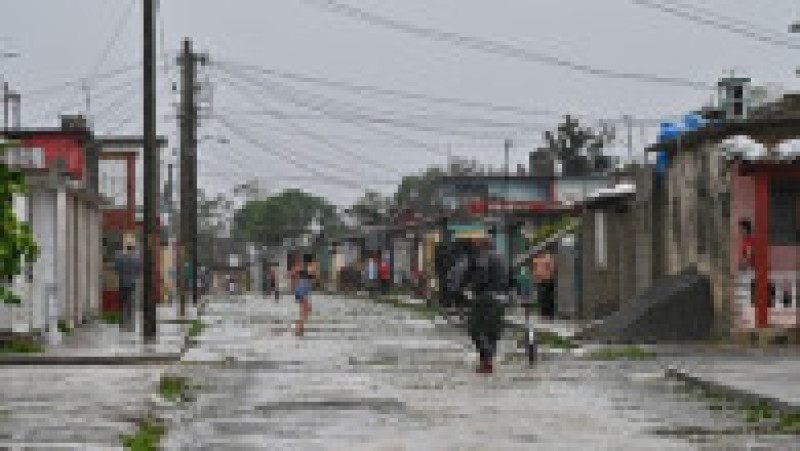 Cuba a rămas din nou fără electricitate, lovită puternic de uraganul Rafael. Foto: Profimedia | Poza 23 din 29