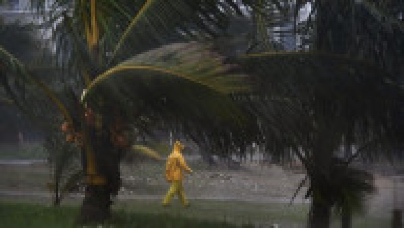 Cuba a rămas din nou fără electricitate, lovită puternic de uraganul Rafael. Foto: Profimedia | Poza 8 din 29