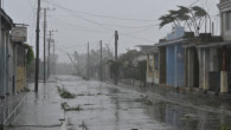 Cuba a rămas din nou fără electricitate, lovită puternic de uraganul Rafael. Foto: Profimedia | Poza 10 din 29