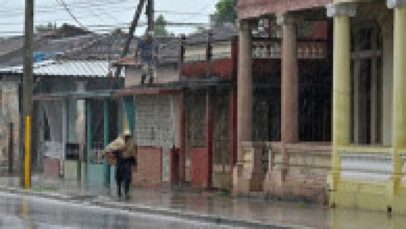 Cuba a rămas din nou fără electricitate, lovită puternic de uraganul Rafael. Foto: Profimedia | Poza 16 din 29