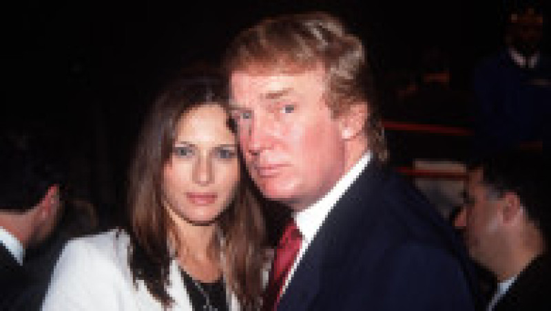 Donald Trump și actuala lui soție, Melania (Knavs, la acea vreme), la o petrecere în Las Vegas în 1999, anul în care miliardarul a divorțat de Marla Maples, a doua soție. Foto: Profimedia Images | Poza 10 din 18