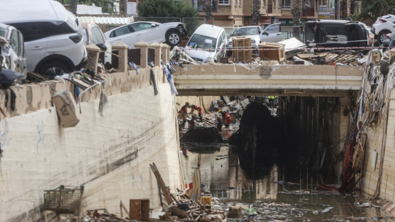 Poliţia din municipalitatea Moncada a distribuit pe platforma X o înregistrare video în care directorul departamentului pentru apărare civilă din Valencia, Martin Perez, anunţă ştirea despre salvarea femeii. Foto: Profimedia