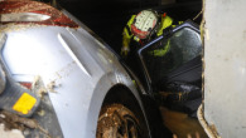 Aceasta a rămas blocată în automobil în municipalitatea Benetusser, localitatea la sud de oraşul Valencia, timp de trei zile alături de corpul fără viaţă al cumnatei sale, a relatat agenţia spaniolă de presă Europapress, citată de cotidianul local Las Provincias. Foto: Profimedia | Poza 2 din 6