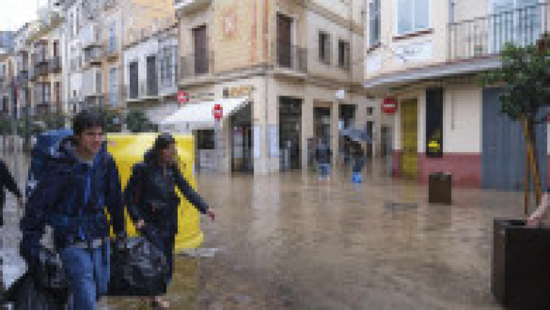 13 noiembrie. Mii de persoane au fost evacuate din Malaga, din cauza inundațiilor devastatoare și a unor noi alerte meteo extreme în Spania. Foto: Profimedia | Poza 2 din 3