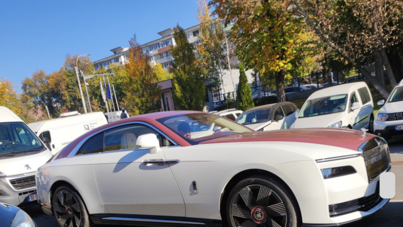 Rolls Royce Spectre adus la RAR pentru omologare. Sursă foto: RAR / Facebook