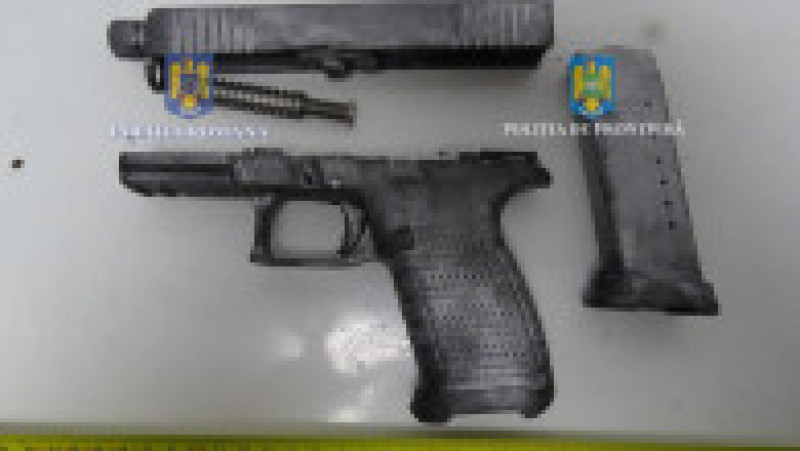 Un bărbat turc a fost arestat în Calafat, după ce polițiștii de frontieră au descoperit 10 pistoale în camionul pe care îl conducea. Foto: Poliția Română | Poza 6 din 6