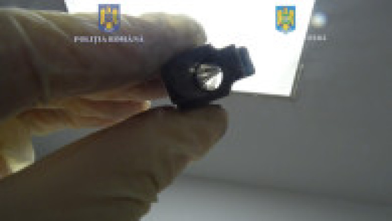 Un bărbat turc a fost arestat în Calafat, după ce polițiștii de frontieră au descoperit 10 pistoale în camionul pe care îl conducea. Foto: Poliția Română | Poza 4 din 6