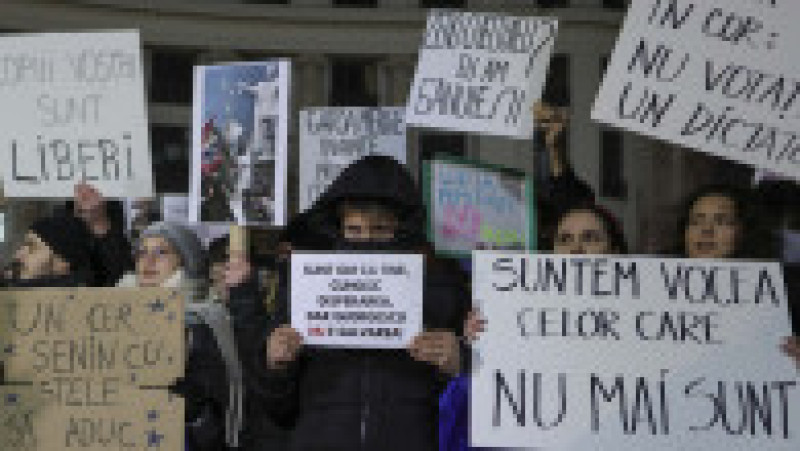 Studenți la un miting împotriva candidatului Călin Georgescu. Foto: Inquam Photos / Octav Ganea | Poza 3 din 7
