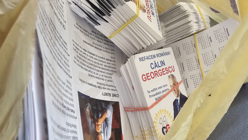 Materiale electorale care conțin însemnele candidatului Călin Georgescu