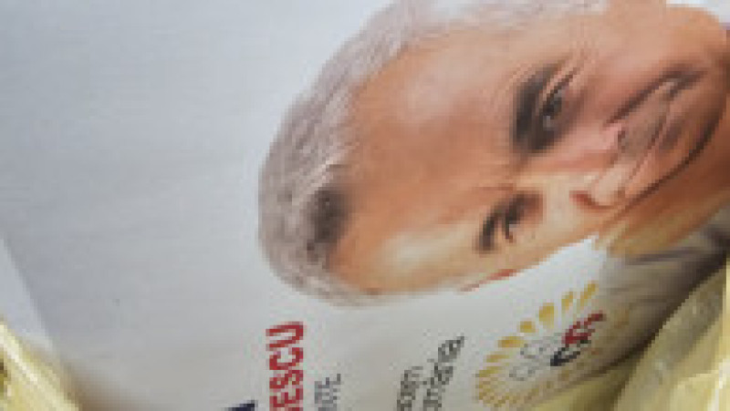 Materiale electorale care conțin însemnele candidatului Călin Georgescu | Poza 5 din 5