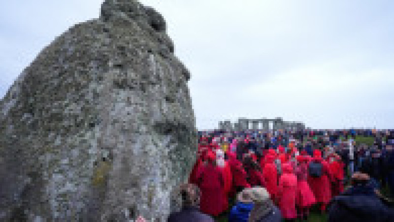 Mii de oameni au întâmpinat Soarele cu urale la Stonehenge. Sursa foto: Profimedia Images | Poza 4 din 9