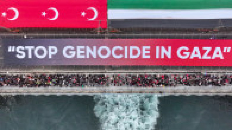 Protest uriaș la Istanbul: Milioane de oameni au ieșit în stradă în semn de solidaritate cu Palestina, condamnând atacurile israeliene din Gaza. Foto: Profimedia | Poza 1 din 5
