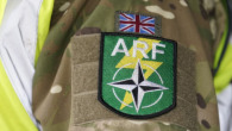 Sute de vehicule militare britanice au fost încărcate pe feriboturi gigant cu destinaţia România pentru un exerciţiu major al NATO. Foto: Profimedia | Poza 15 din 34