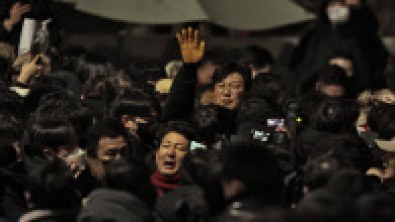 Susținători ai președintelui Yoon Suk Yeol, în apropierea locuinței sale Foto: Profimedia | Poza 5 din 6