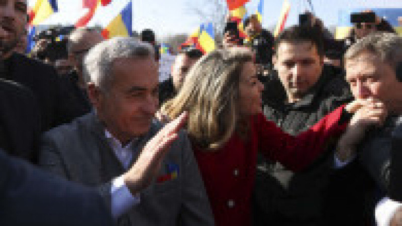 Călin Georgescu și susținători ai acestuia participă la un eveniment organizat cu ocazia Unirii Principatelor, la monumentul eroilor militari din Parcul Tineretului, în București, 24 ianuarie 2025. Inquam Photos / George Călin | Poza 9 din 23